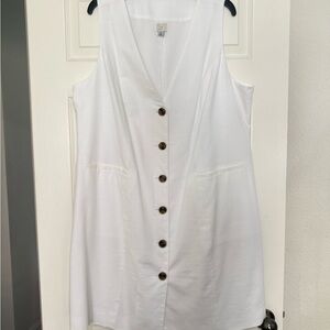 a new day White Sleeveless Button-Front Tunic